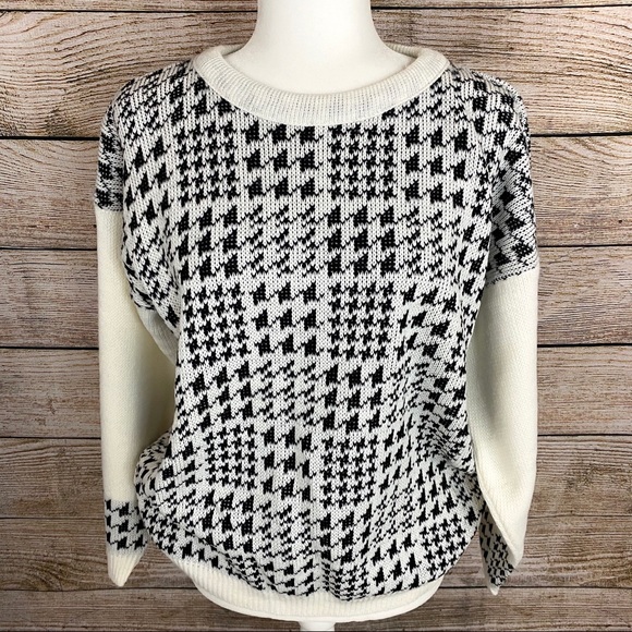 Vintage 90’s Frederick's of Hollywood Houndstooth Black & Cream Knit Sweater - Picture 4 of 8